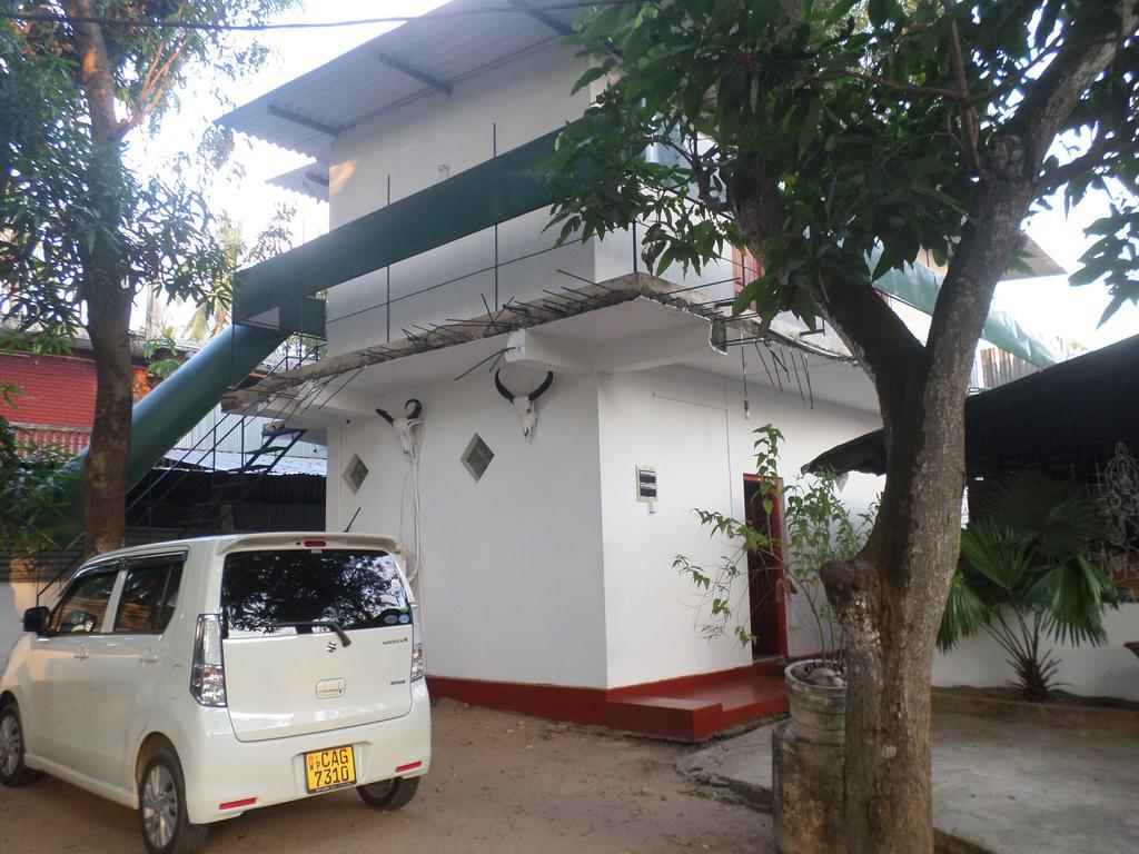 Selahn Inn Katunayaka Exterior foto